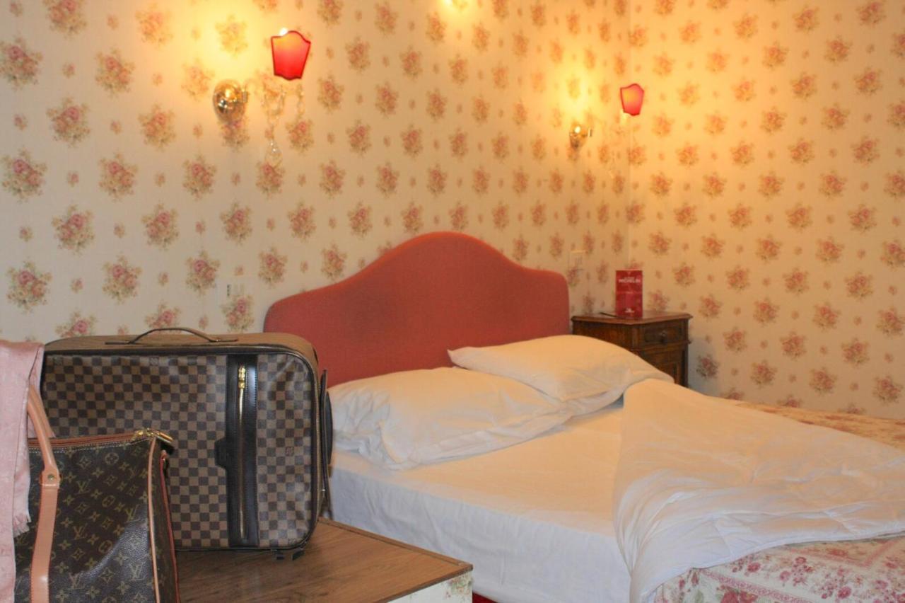 Albergo Hotel Raffaello Urbino Exterior foto